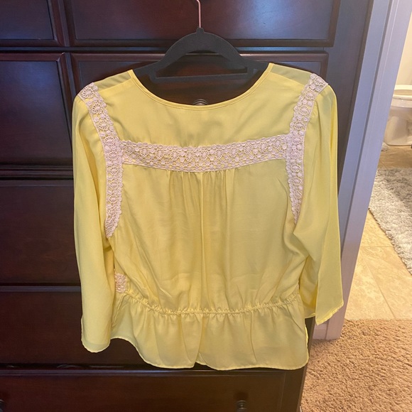 Womens bright yellow stitch fix peplum blouse size large - Picture 2 of 3